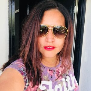 Meet your Posher, Angie